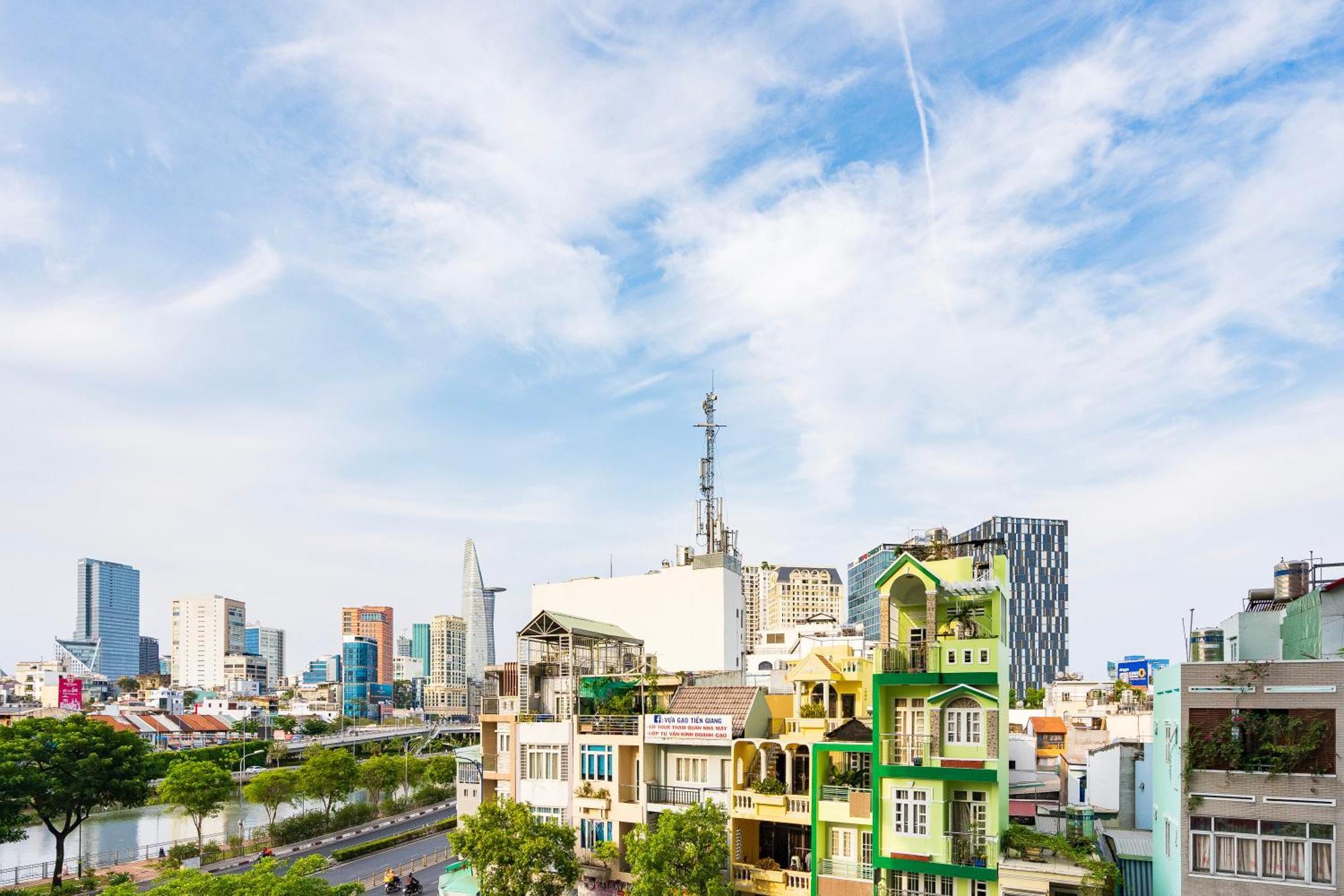 Otis Millennium Saigon Balcony Căn hộ